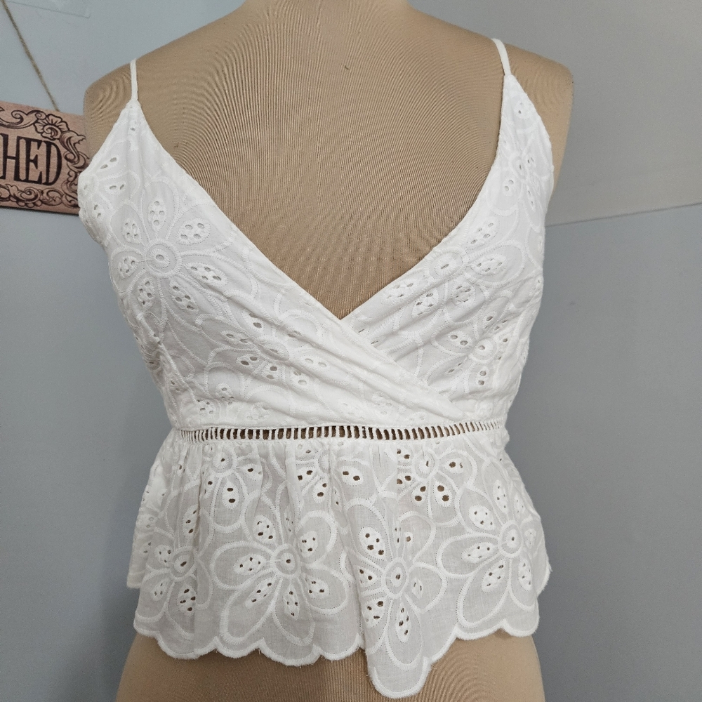 Le Kate White Eyelet Peplum Crop Top Womens Size M Summer Boho Dainty Fairy Y2K